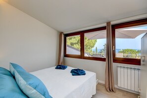 1 bedroom, free WiFi, bed sheets - Cupido: with big lake view balcony in Gardone Riviera (Gardone Riviera)