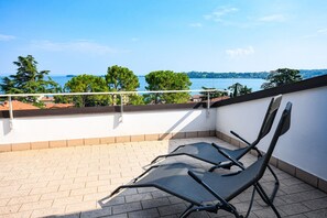 Terrace/patio - Cupido: with big lake view balcony in Gardone Riviera (Gardone Riviera)