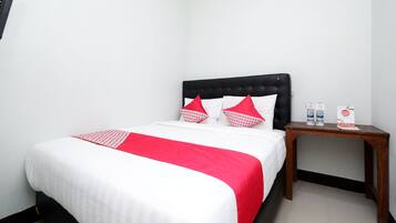 Standard Double Room | Free WiFi, bed sheets