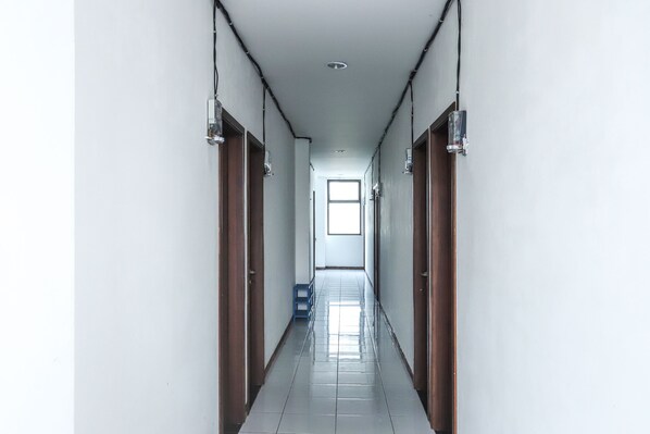 المنشأة من الداخل