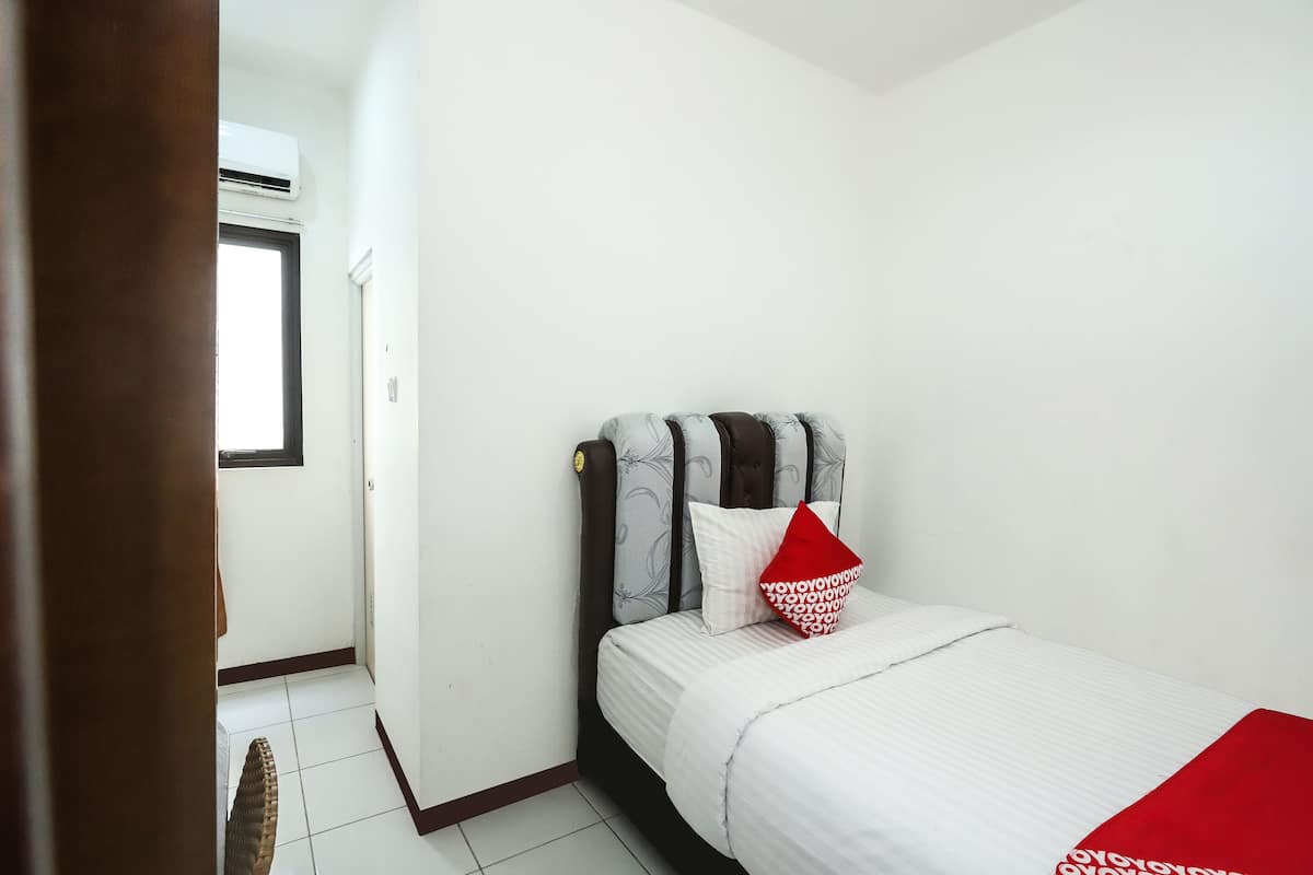 Standard Single Room | Free WiFi, bed sheets