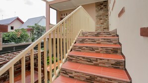 A staircase with beige railings and patterned steps leading to an upper floor. - OYO 1692 Villa Akbar 3 (Batu)