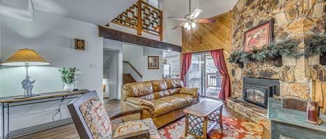 Télévision, cheminée