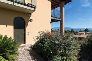 Property grounds - Pegaso: with lake view balcony, pool and private garge (Polpenazze del Garda)