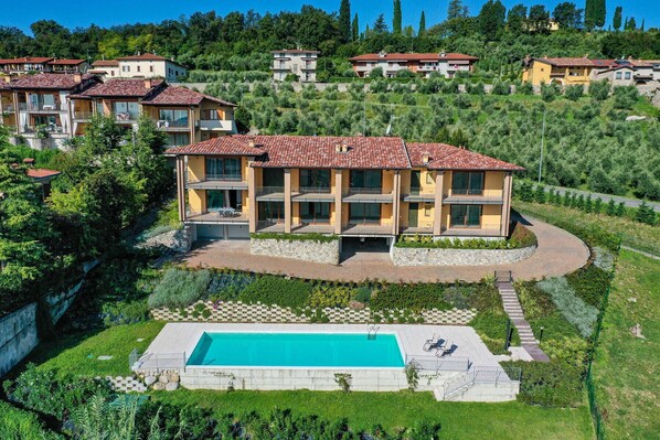 Exterior - Pegaso: with lake view balcony, pool and private garge (Polpenazze del Garda)
