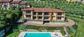 Pegaso: with lake view balcony, pool and private garge