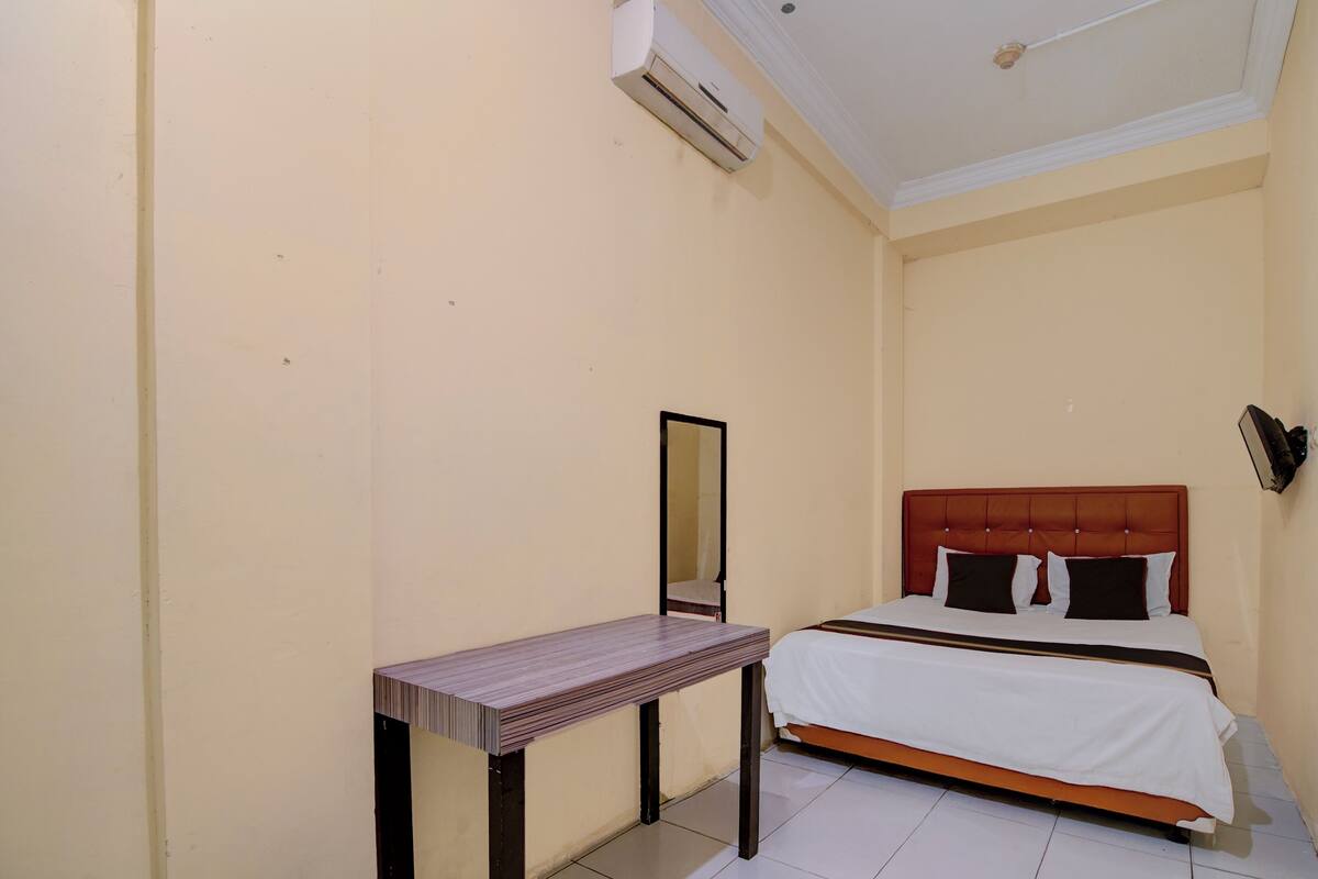 Quarto casal standard | Escrivaninha, Wi-Fi de cortesia, roupa de cama