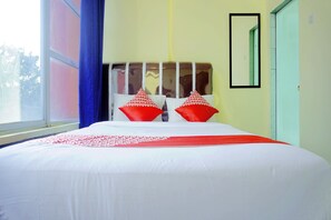 Standard Twin Room | Desk, free WiFi, bed sheets