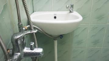 Deluxe Double Room | Bathroom sink