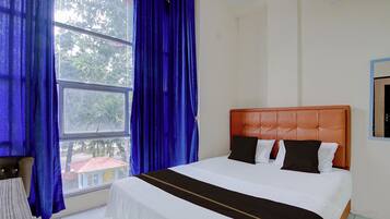 Deluxe Double Room | Desk, free WiFi, bed sheets