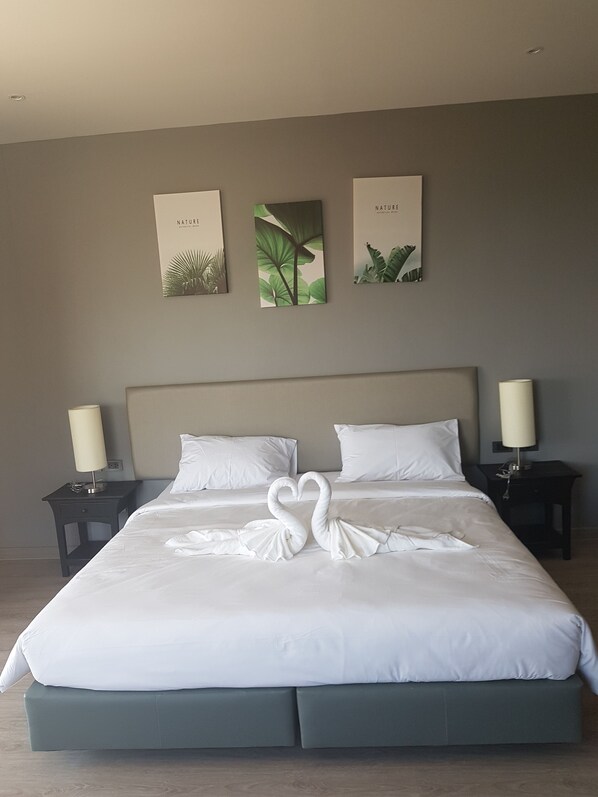 Caja de seguridad en la habitación, cortinas blackout y wifi gratis 