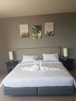 Caja de seguridad en la habitación, cortinas blackout y wifi gratis 