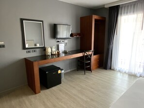 Caja de seguridad en la habitación, cortinas blackout y wifi gratis 