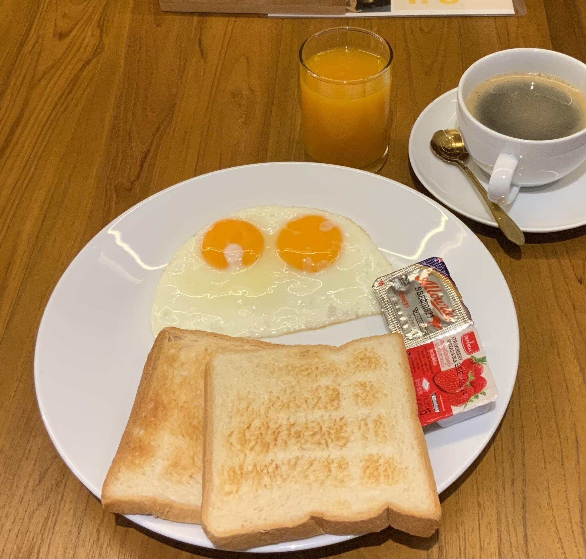 daily cooked-to-order breakfast for a fee