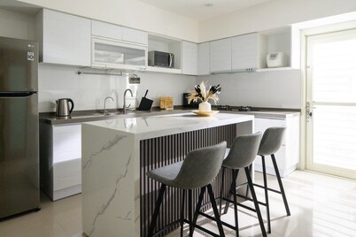 Beautiful Spacious 5B3b w/Kitchen & Living Room, 4min to Zhongxiao Dunhua MRT