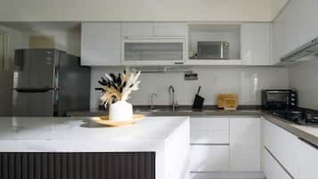 Fridge, microwave, oven, stovetop