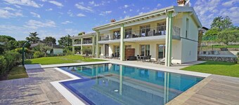 Gardaliva 3: in new small residence with pool near to the beach