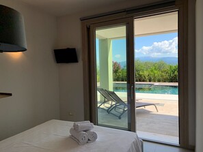 In-room safe, free WiFi, bed sheets