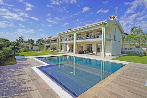 Gardaliva studio: in small residence with pool near to the lake