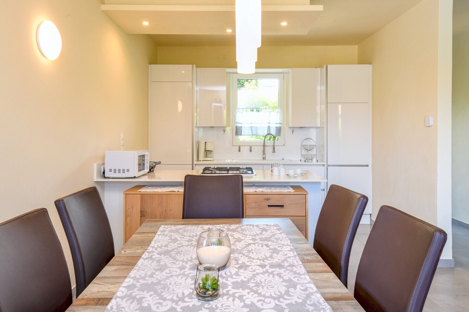 Kühlschrank, Mikrowelle, Ofen, Geschirrspüler