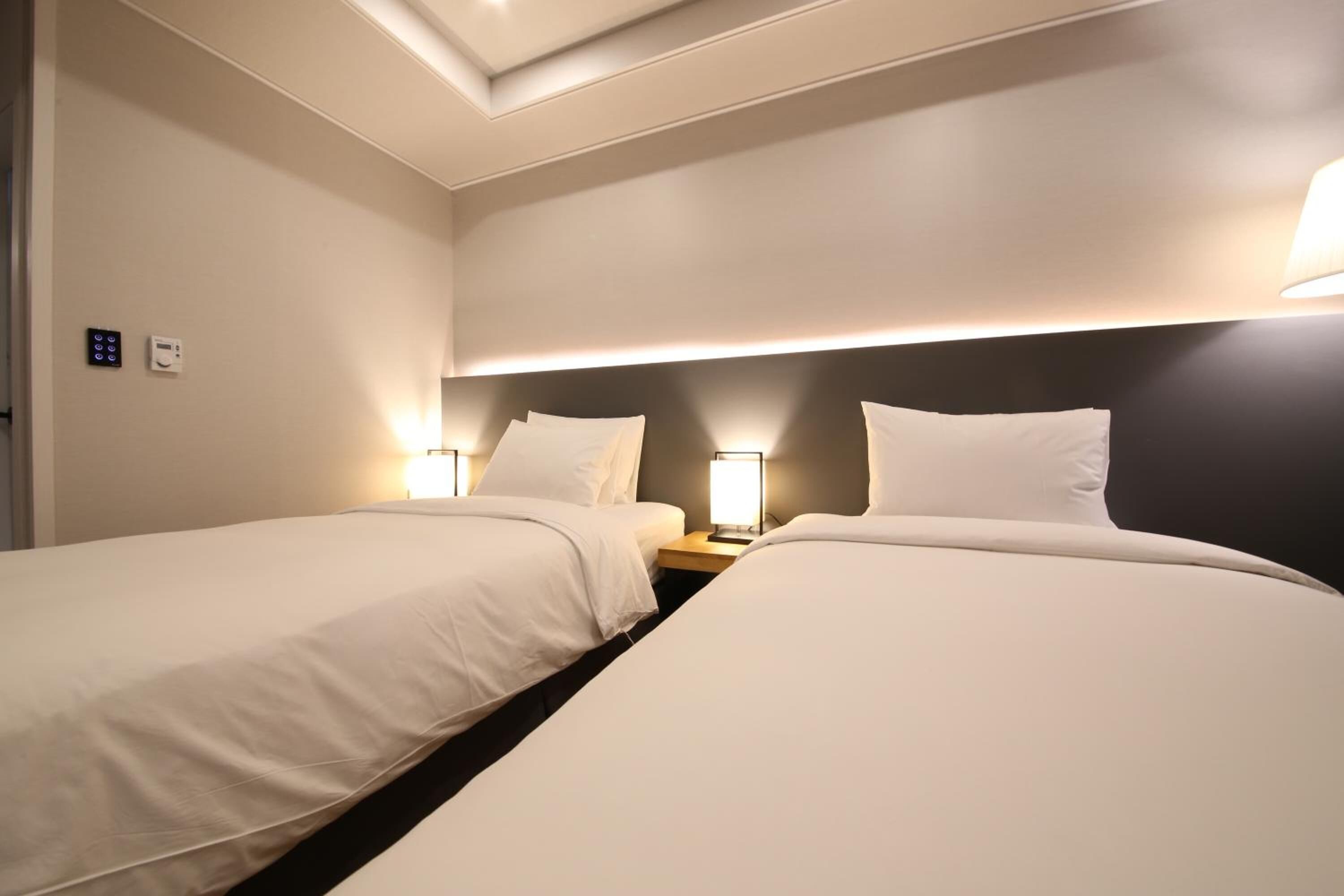 1 bedroom, premium bedding, down duvets, minibar