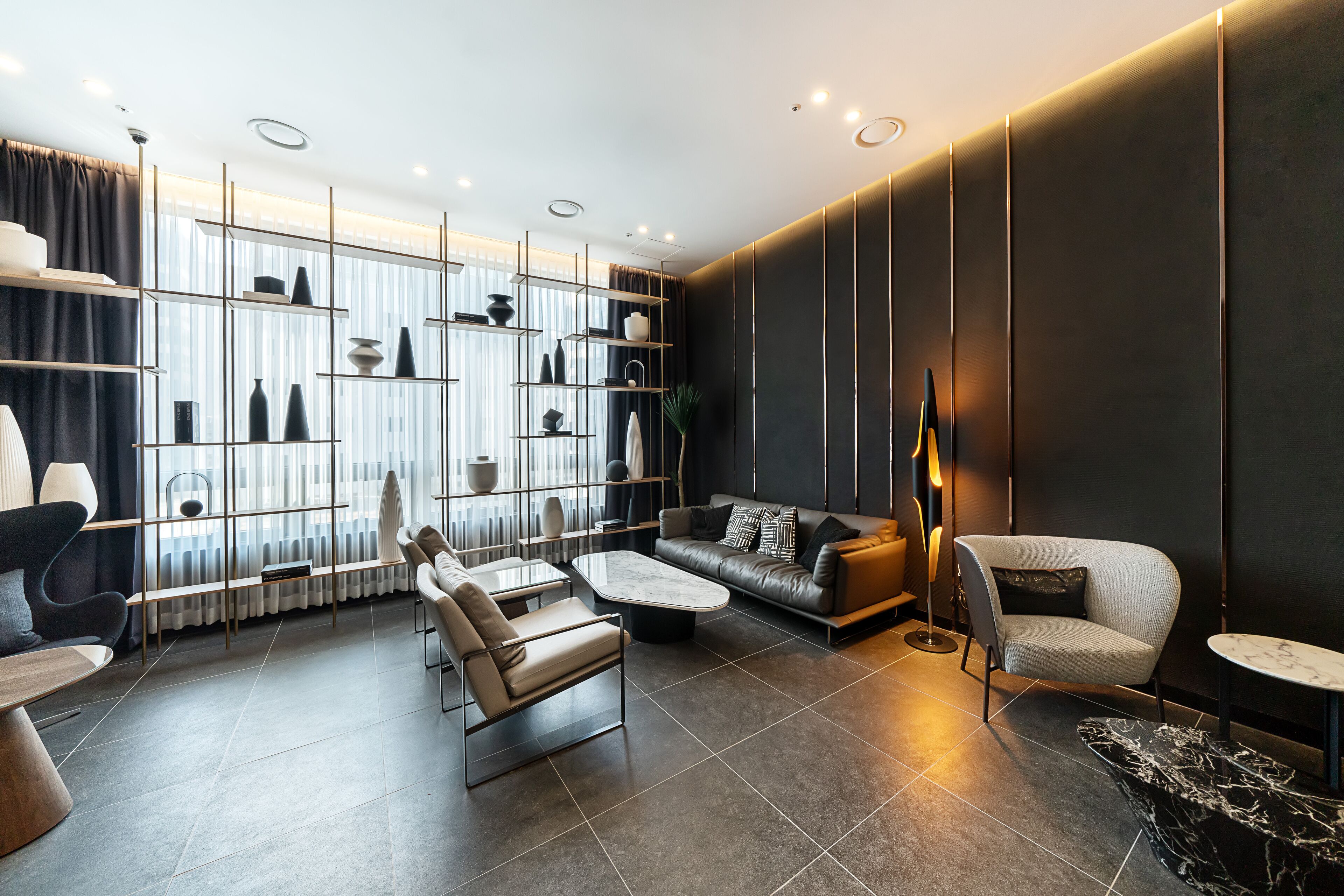 Coin salon dans le hall