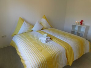 17 bedrooms, WiFi, bed sheets