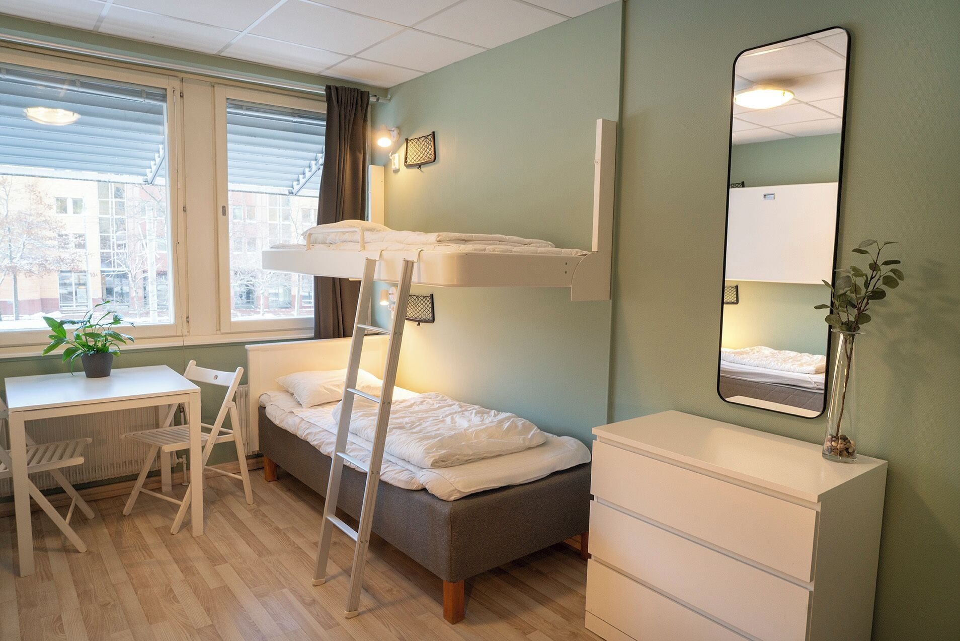 6-bed room - shared bathroom | Desk, blackout curtains, soundproofing, iron/ironing board