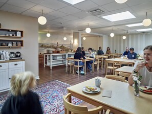 Petit déjeuner continental (129 SEK par personne)