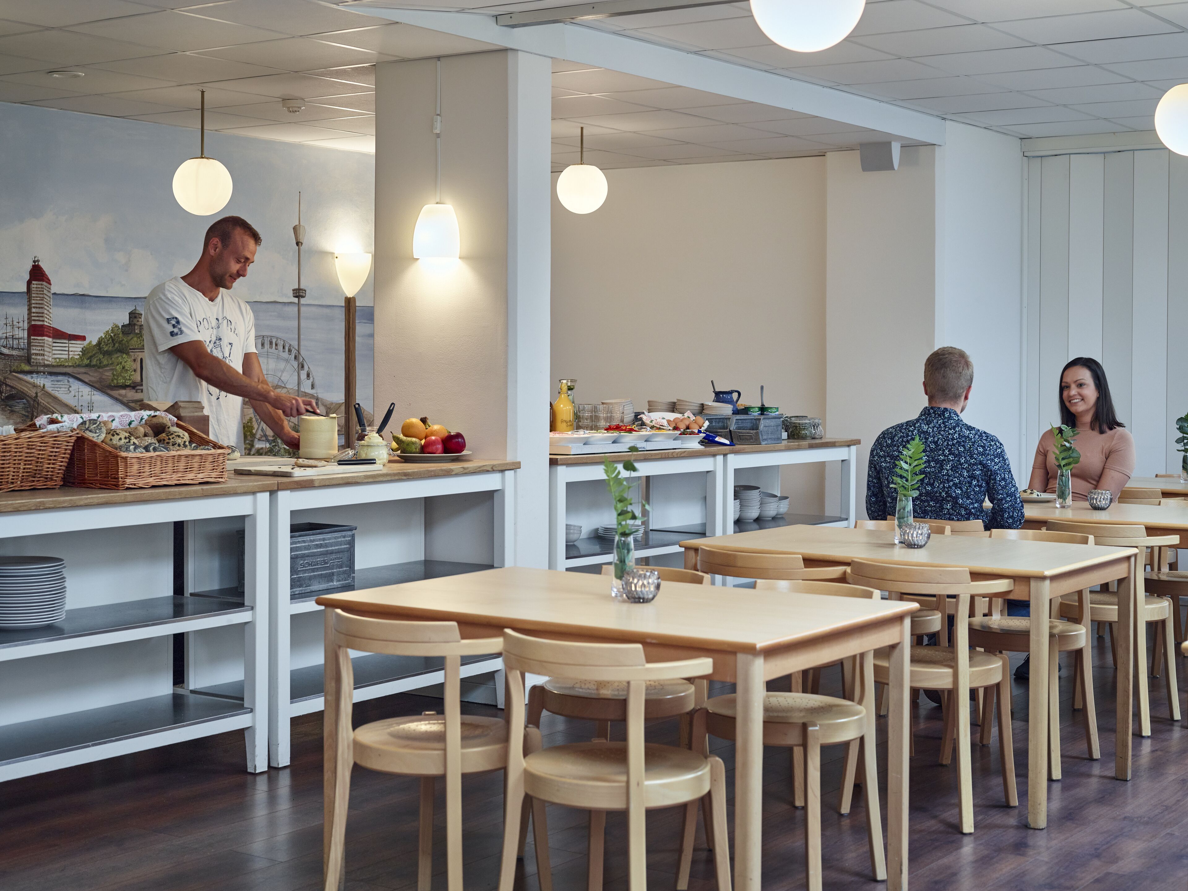 Kontinental frukost varje dag (SEK 129 per person)