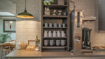 Desayuno continental diario (SEK 129 por persona)