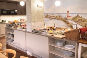 Kontinental morgenmad hver dag (129 SEK pr. person)