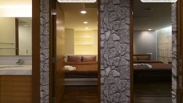 5 bedrooms, desk, iron/ironing board, free WiFi