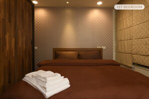 5 bedrooms, desk, iron/ironing board, free WiFi