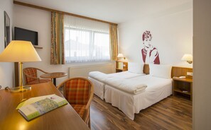 Ropa de cama hipoalergénica, escritorio, cunas y wifi gratis 