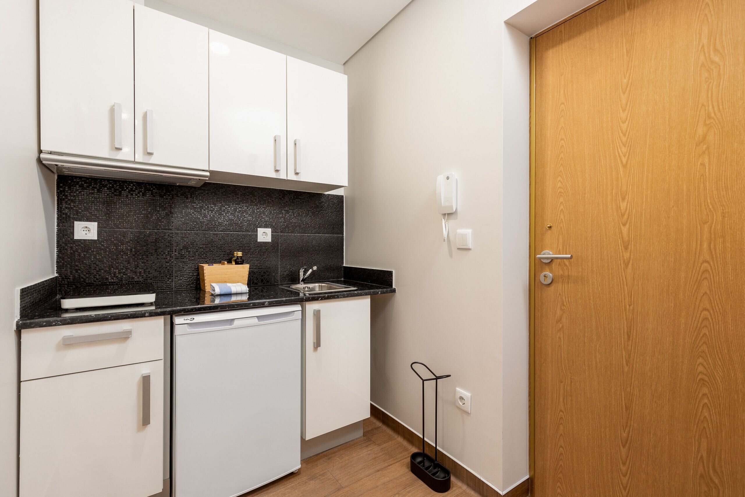 Fridge, microwave, coffee/tea maker, electric kettle