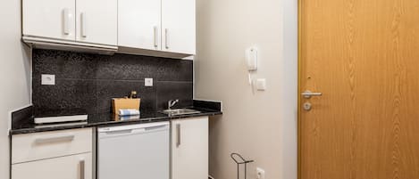 Fridge, microwave, coffee/tea maker, electric kettle