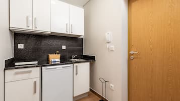 Fridge, microwave, coffee/tea maker, electric kettle