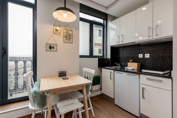 Fridge, microwave, coffee/tea maker, electric kettle