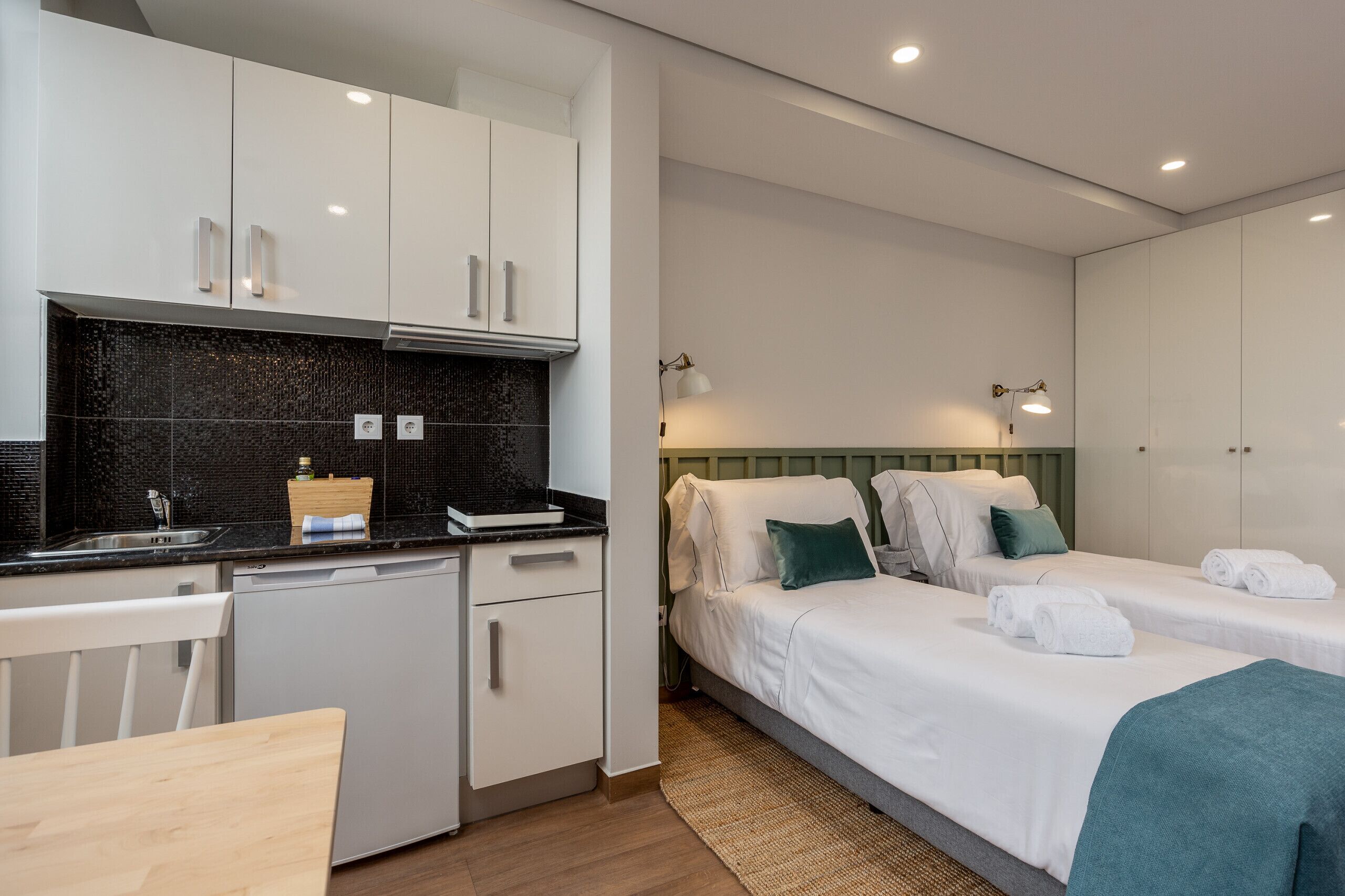 Iron/ironing board, free WiFi, bed sheets
