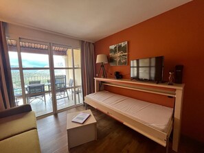 TV - Duplex in Cap Esterel with terrace, solarium and parking included (Saint-Raphaël)