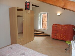 2 dormitorios, tabla de planchar con plancha, wifi gratis y ropa de cama