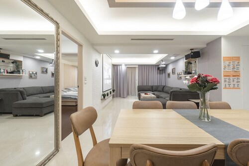 3B2b Warm Cinema Home 4 Min to Xinyi Anhe MRT