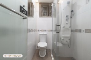 Dusche, Haartrockner, Handtücher, Seife