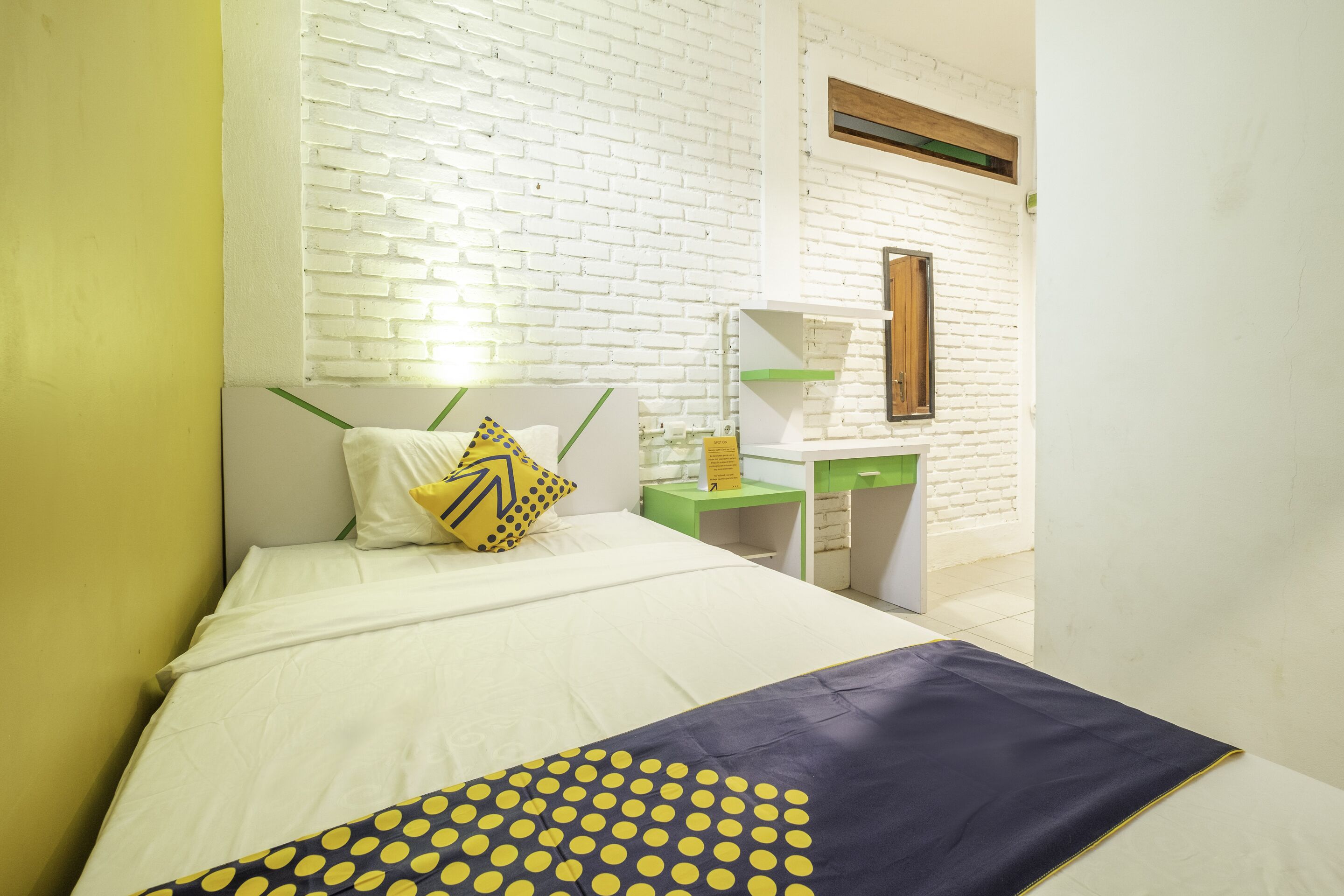 Deluxe Single Room | Free WiFi, bed sheets