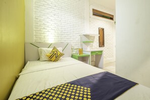 Deluxe Single Room - SPOT ON 2080 Rumah Kita Residence (Tasikmalaya)