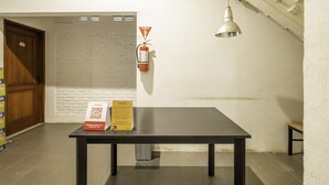 A room with a black table, a fire extinguisher, a clock, and a door labeled "4b". - SPOT ON 2080 Rumah Kita Residence (Tasikmalaya)