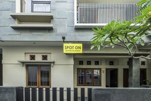Exterior detail - SPOT ON 2080 Rumah Kita Residence (Tasikmalaya)