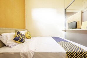 Deluxe Double Room | Free WiFi, bed sheets - SPOT ON 2080 Rumah Kita Residence (Tasikmalaya)