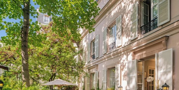 Exterior - Hôtel des Grandes Ecoles (Paris)